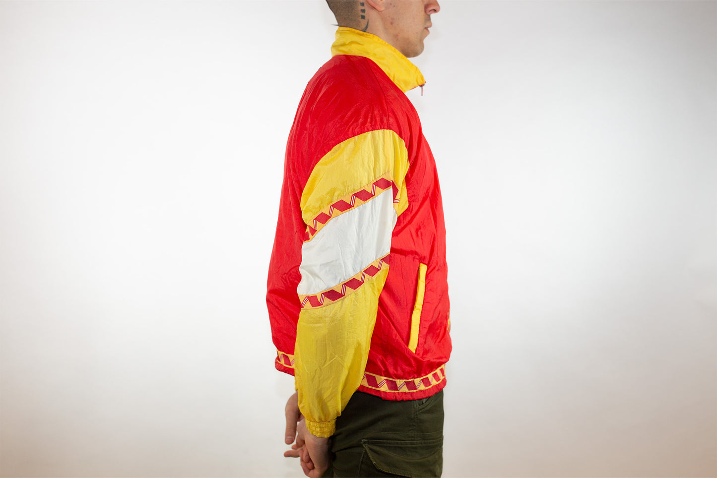 VINTAGE UNIQUE SPORTS GENERATION RED/ YELLOW KANSAS CITY CHIEFS SPRAY JACKET (M)