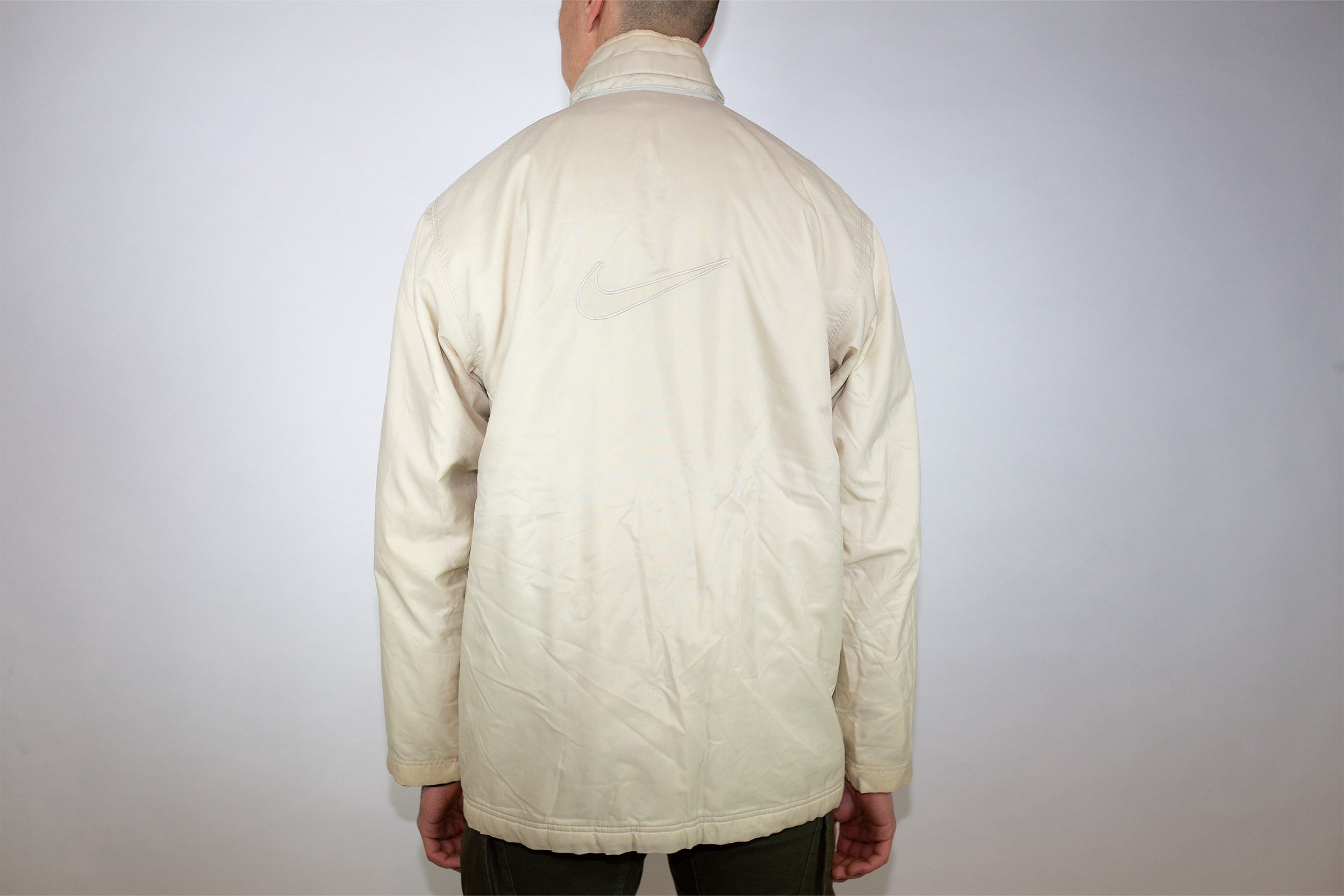 VINTAGE NIKE WHITE BOMBER JACKET M